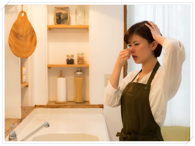 nguyên nhân phòng có mùi hôi