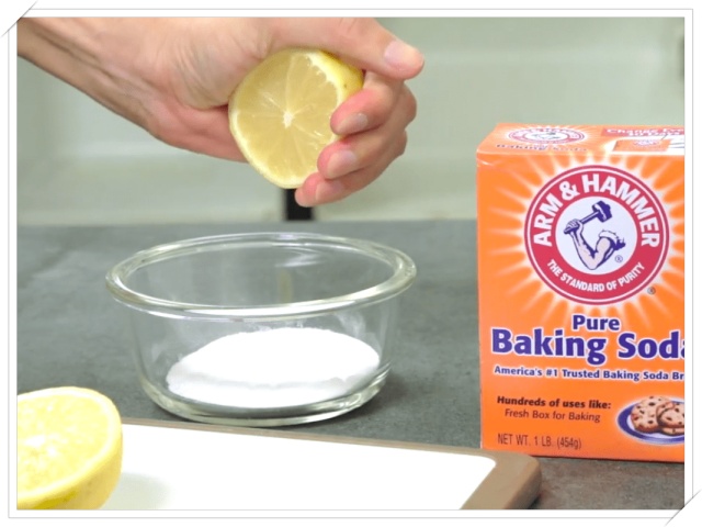 dùng chanh và baking soda làm nước xịt phòng