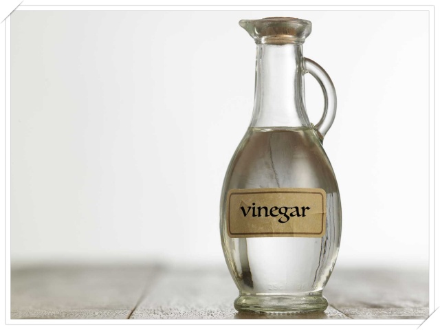 vệ sinh vòi nước bằng giấm