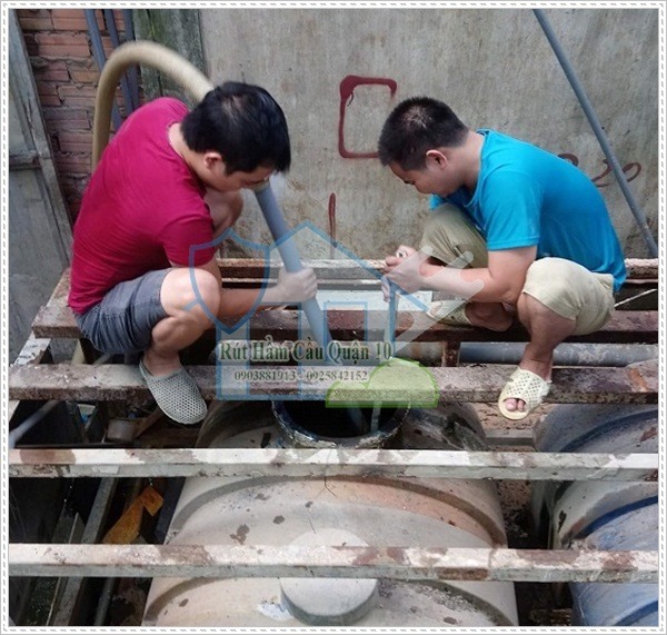 Sử dụng c&aacute;c dịch vụ th&ocirc;ng bồn cầu nghẹt chuy&ecirc;n nghiệp