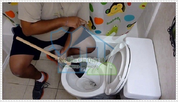 Cách th&ocirc;ng nghẹt nhà v&ecirc;̣ sinh hi&ecirc;̣u quả nh&acirc;́t