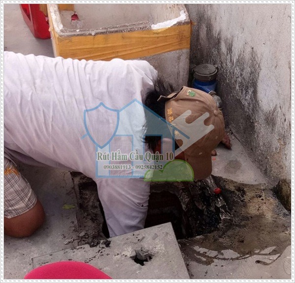 Dấu hiệu nhận biết hầm cầu kh&ocirc;ng xuống nước