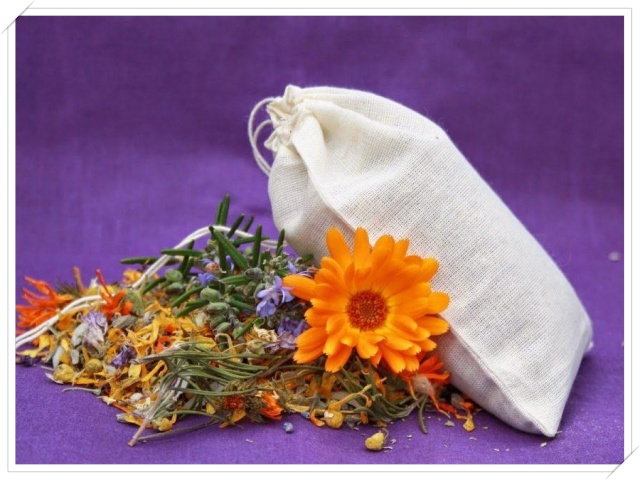 t&uacute;i thơm l&agrave;m từ thảo mộc